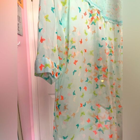 3/4 Sleeve Blue Butterfly Smock Style Blouse - Picture 3 of 7